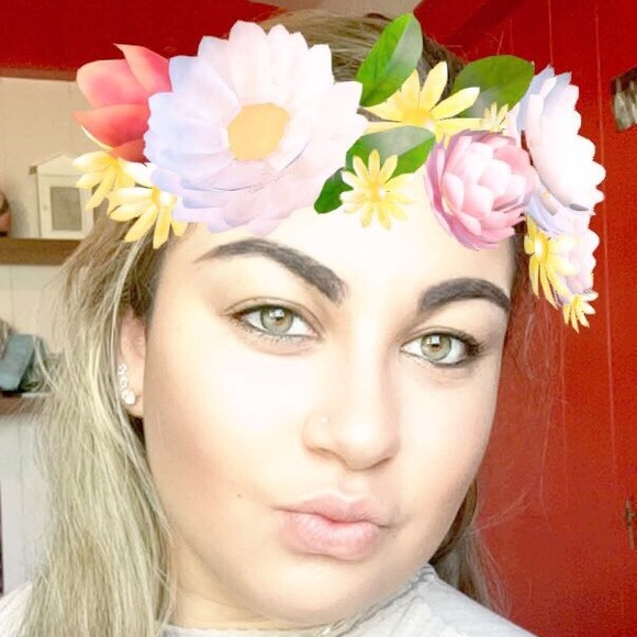 Profile Picture of Toriann Bento souza (@kinohiula) on Poshmark