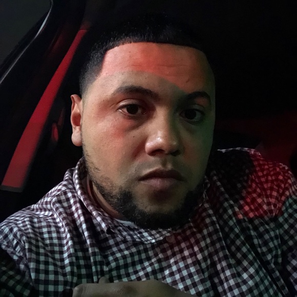 Profile Picture of Carlos Sarria (@csarria86) on Poshmark