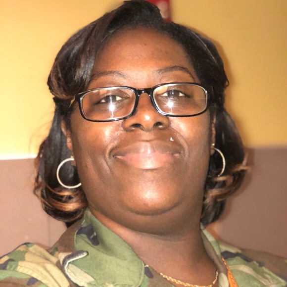 Profile Picture of Kenyetta Campbell (@luchyuz) on Poshmark