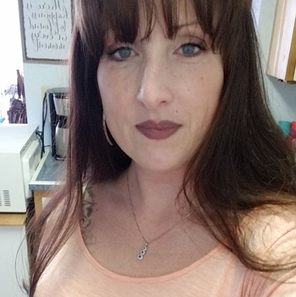 Profile Picture of Leann Campbell (@leanncampbell) on Poshmark