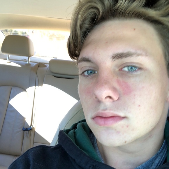 Profile Picture of Scott Schierlinger (@scottschier) on Poshmark