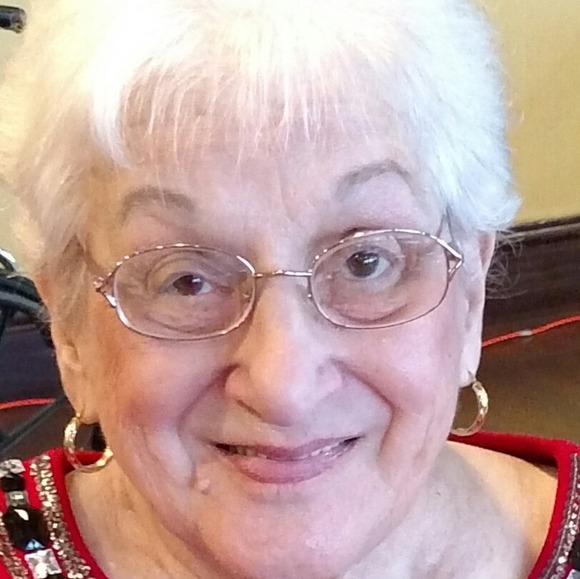 Profile Picture of Joanne Pozzi (@jpozzi) on Poshmark