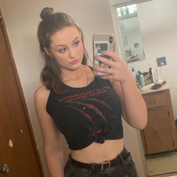 Profile Picture of Jennica Vleck (@jennicavleck) on Poshmark