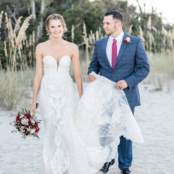 Profile Picture of Amy Dingess (@amydingess) on Poshmark