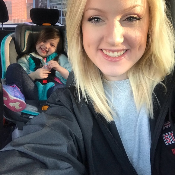 Profile Picture of Zoe Postlethwait (@zoepost) on Poshmark