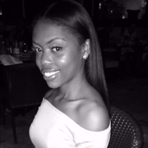 Profile Picture of Alyssa Grinnage (@agrinnage3) on Poshmark