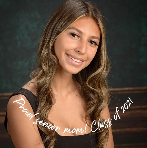 Profile Picture of Danielle Valdez (@dee1valdez) on Poshmark