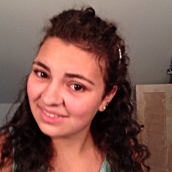 Morgan Papile - Poshmark Profile Picture of Morgan Papile (@morgpapile) on Poshmark