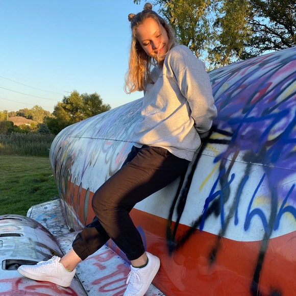 Profile Picture of Katie Sevcik (@katiesevcik23) on Poshmark