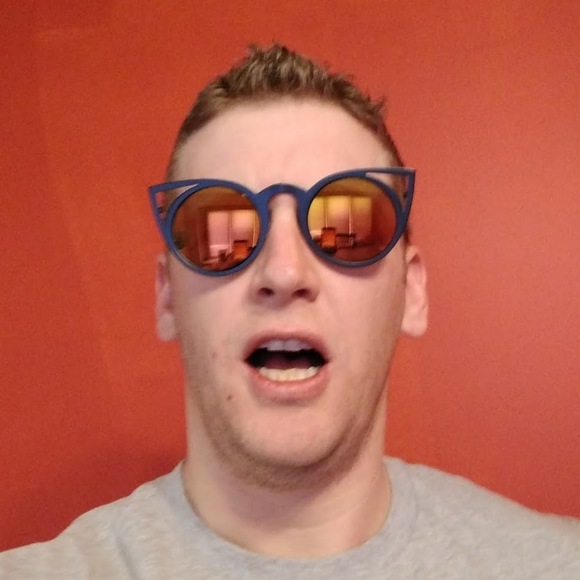 Profile Picture of Stephen Tomilson (@fatfatabs) on Poshmark