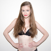 Profile Picture of Emily Bloom (@EmilyBloomofficial) on Youtube