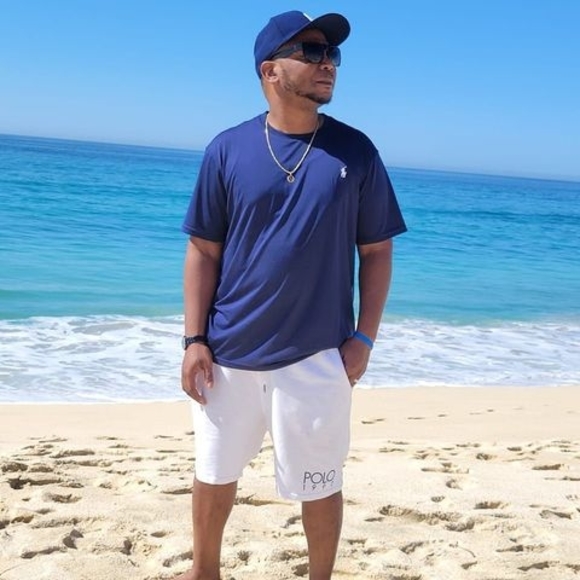 Profile Picture of Deandre Custard (@deandrecustard) on Poshmark