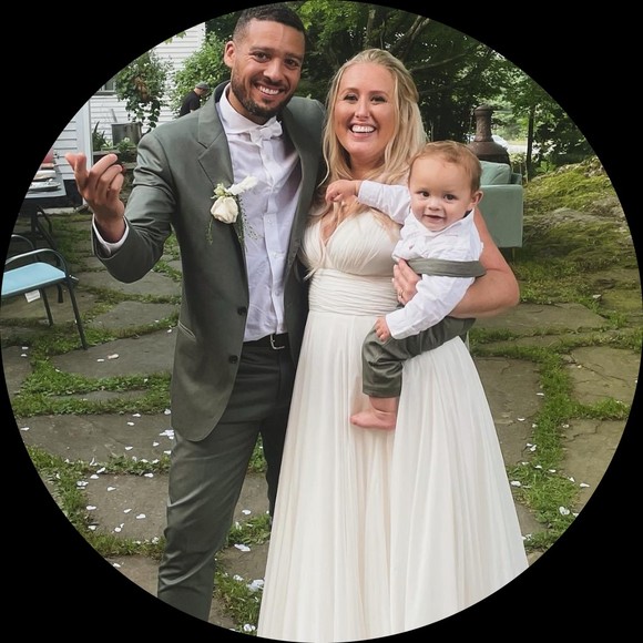 Profile Picture of Ashlee Gouzie (@ashleegouzie) on Poshmark
