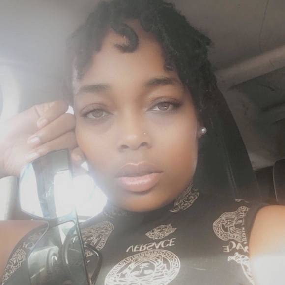 Profile Picture of Jamela Thomas (@jamelathomas) on Poshmark