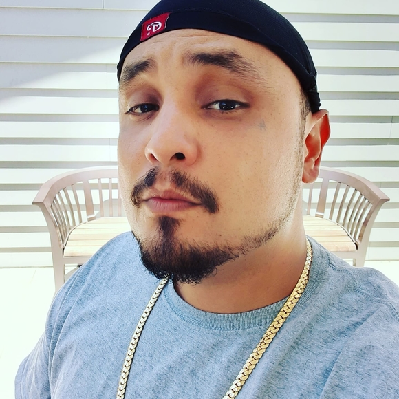 Profile Picture of Mark Velarde jr. (@markvelarde0411) on Poshmark