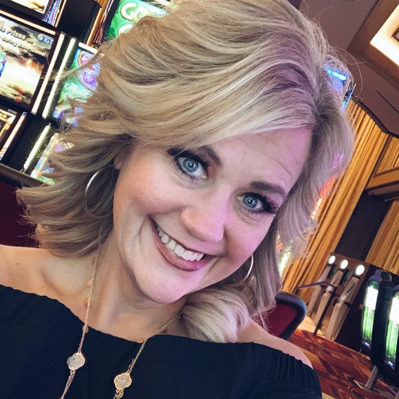 Profile Picture of Karrie Mikkila (@karriemikkila) on Poshmark