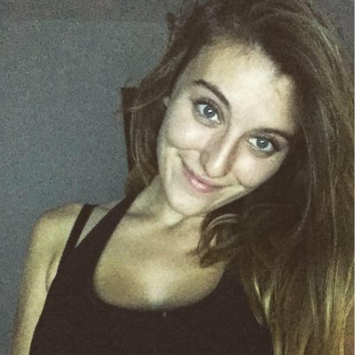 Profile Picture of Léa Clémente (@LeaMenteCle) on Twitter