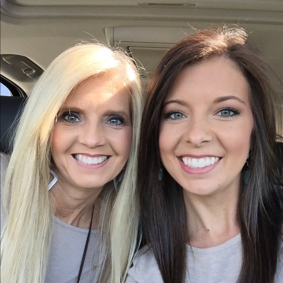 Profile Picture of Whitney Gibbs (@whitwgibbs) on Poshmark