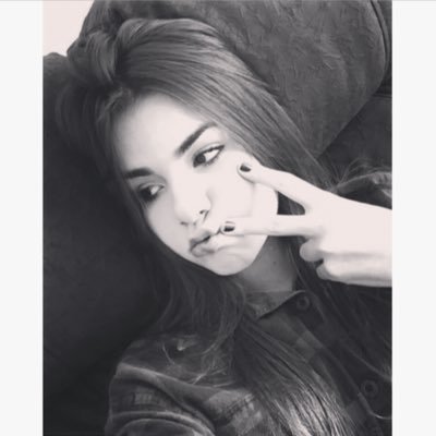Profile Picture of Paula Lemos (@___paulalemos) on Twitter