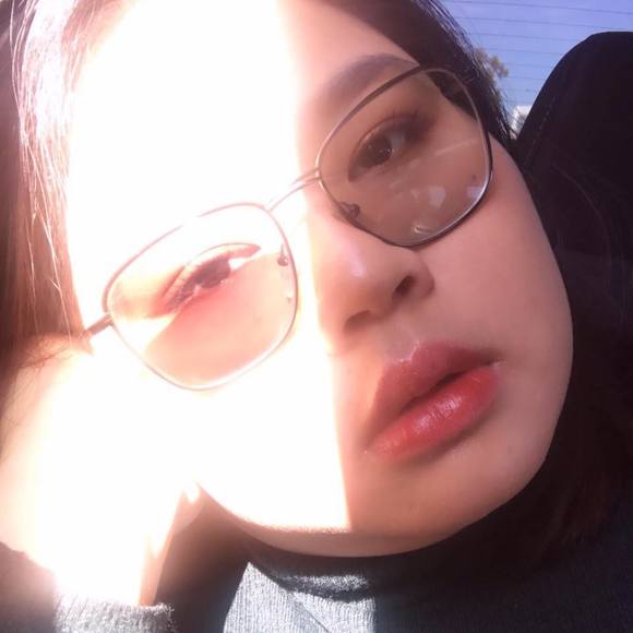 Profile Picture of Ann Nguyen (@anguyennn) on Poshmark