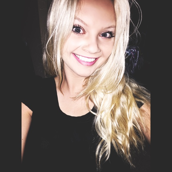 Profile Picture of Hannah Sowards (@hsowardss) on Poshmark