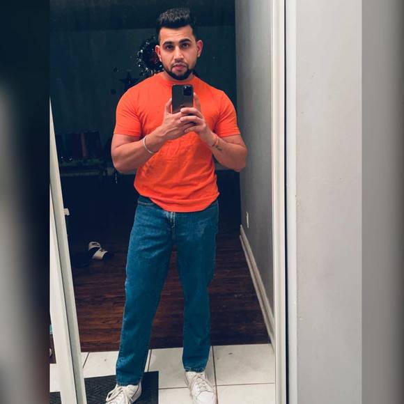 Profile Picture of Kush Gupta (@gupta_kush) on Poshmark