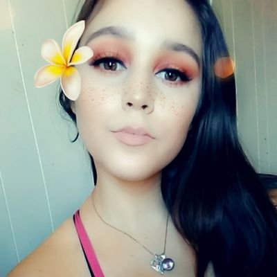 Profile Picture of Julia Flores (@mrs_flores0729) on Twitter
