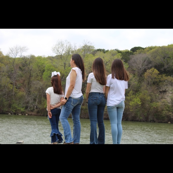 Profile Picture of Miranda Alvarado (@miranda_a0) on Poshmark