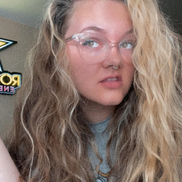 Ashley Broxterman - Poshmark Profile Picture of Ashley Broxterman (@djp_a2021) on Poshmark