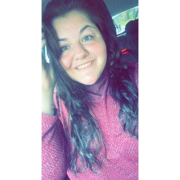 Profile Picture of Alexa Hill (@retireyoung) on Poshmark
