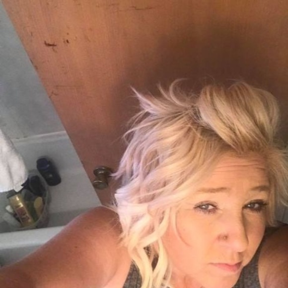 Profile Picture of Julie Holcomb (@julieholcomb996) on Poshmark