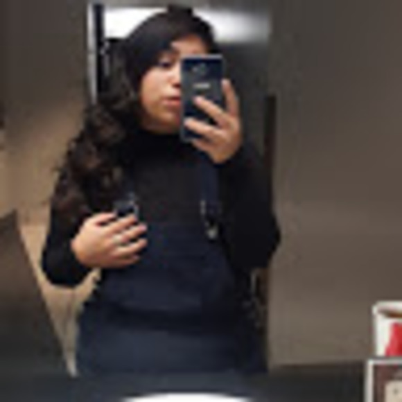 Profile Picture of Cynthia Sanchez (@_sanchezcynthia) on Poshmark