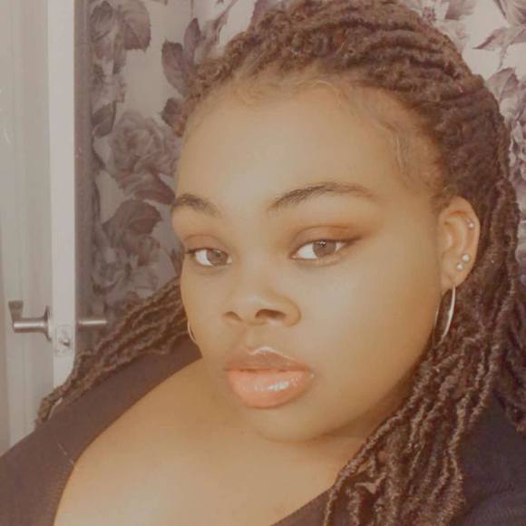 Profile Picture of Candice Garrett (@countryboycr8zy) on Poshmark