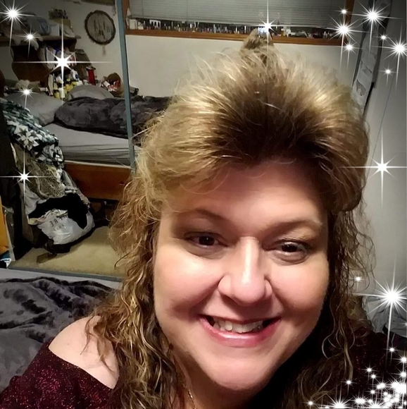 Profile Picture of Nancy Utterson (@nancyutterson) on Poshmark