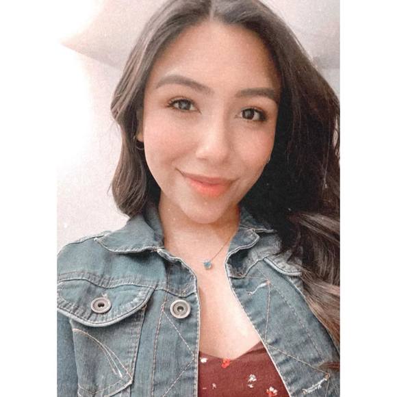 Profile Picture of Clarissa Fuentes (@clarissayvette) on Poshmark