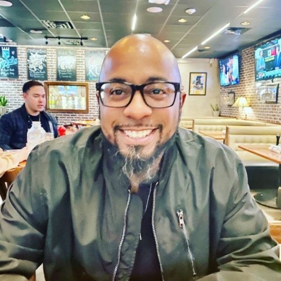 Profile Picture of Chris Winfield (@cwinfield2) on Poshmark