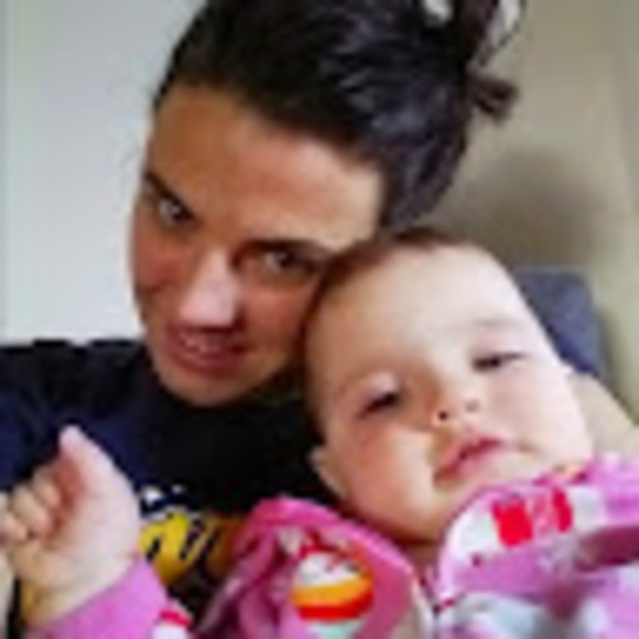 Profile Picture of Emily Barron (@emilycorz) on Poshmark