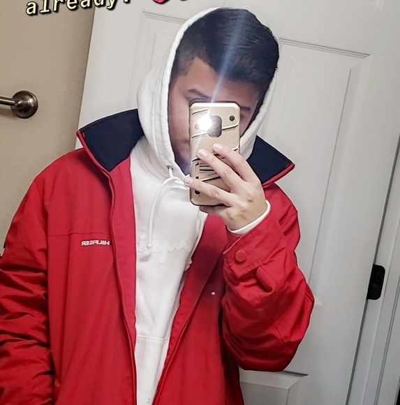 Profile Picture of Alex Alonso (@p6ndar6) on Poshmark