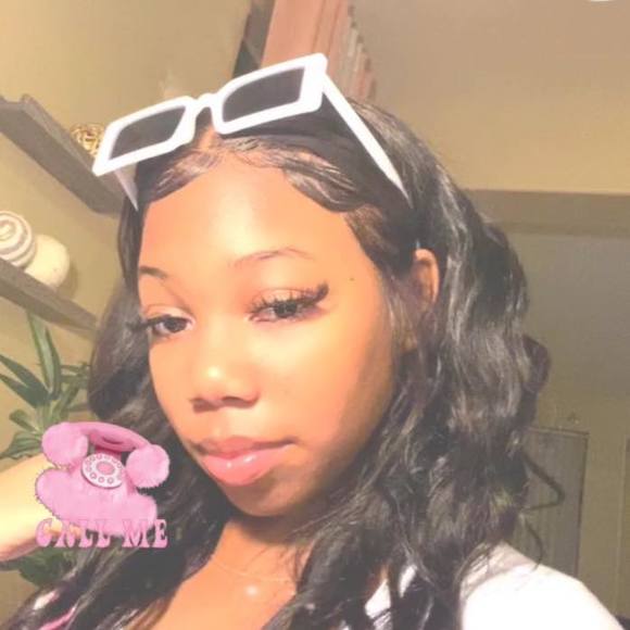 Profile Picture of Nicole Capone (@moneymari219) on Poshmark