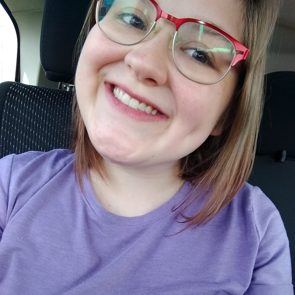 Profile Picture of Abby Lantto (@abbylantto) on Poshmark