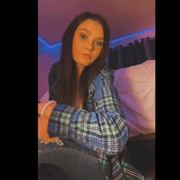 Hailey Cress - Poshmark Profile Picture of Hailey Cress (@haileycress9) on Poshmark