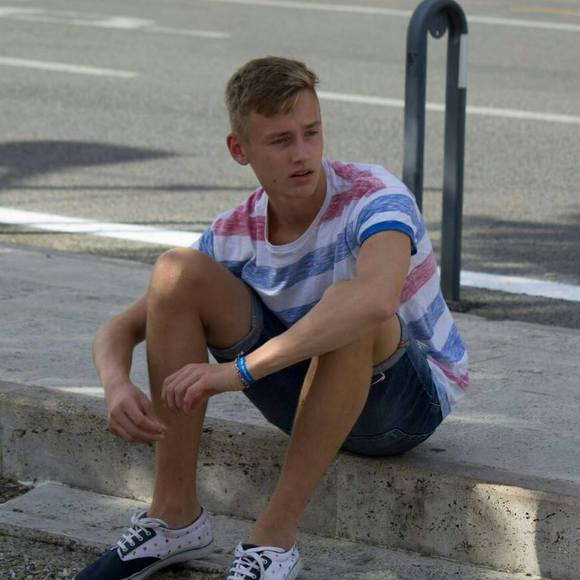 Profile Picture of Lennart Meinhold (@lennart_m) on Poshmark