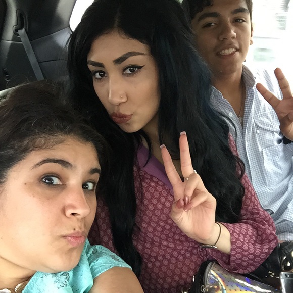 Profile Picture of Cynthia Key (@ckeyof3) on Poshmark