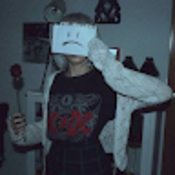 Profile Picture of Sheri Porvaznik (@sheriporvaznik) on Poshmark