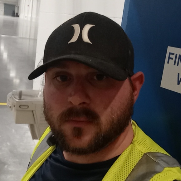 Profile Picture of Joshua Rowan (@srt8rowan1987) on Poshmark