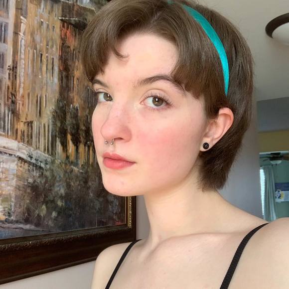 Profile Picture of Rachel Discher (@rachel_discher) on Poshmark