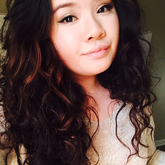 Profile Picture of Christine Chung (@christineeemay) on Poshmark