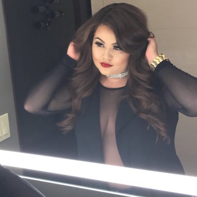 Profile Picture of Elle (@LizzaLynn) on Twitter