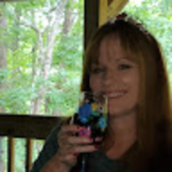 Profile Picture of Brenda Peterson (@bevawn) on Poshmark