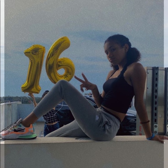 Profile Picture of Kayla Abrams (@kayla_abrams) on Poshmark